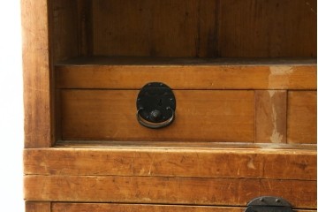 和製アンティーク　明治から大正期　檜(ヒノキ)材　美濃帳場箪笥　横桟の意匠が趣を深める戸棚　(R-089426)