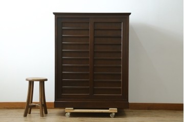 中古　美品　松本民芸家具　深みのある色合いと横桟扉が趣深い下駄箱　(R-089430)