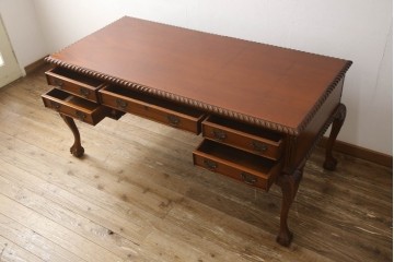 中古　マホガニー材　アンティーク調の優美な両袖デスク　(R-089432)