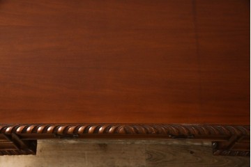 中古　マホガニー材　アンティーク調の優美な両袖デスク　(R-089432)