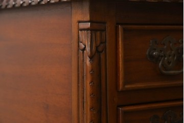 中古　マホガニー材　アンティーク調の優美な両袖デスク　(R-089432)