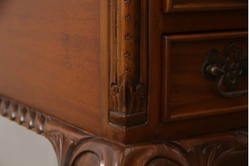 中古　マホガニー材　アンティーク調の優美な両袖デスク　(R-089432)