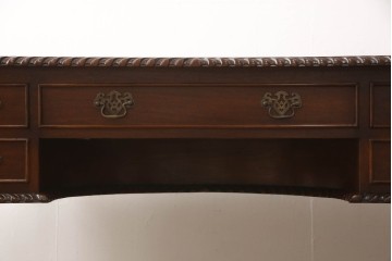 中古　マホガニー材　アンティーク調の優美な両袖デスク　(R-089432)