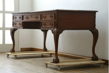 中古　マホガニー材　アンティーク調の優美な両袖デスク　(R-089432)