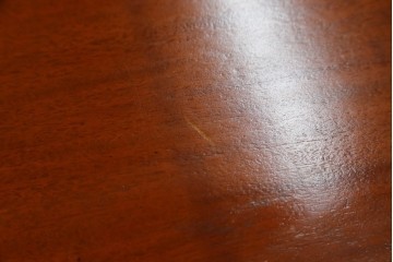 中古　マホガニー材　アンティーク調の優美な両袖デスク　(R-089432)