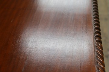 中古　マホガニー材　アンティーク調の優美な両袖デスク　(R-089432)