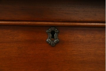 中古　マホガニー材　アンティーク調の優美な両袖デスク　(R-089432)
