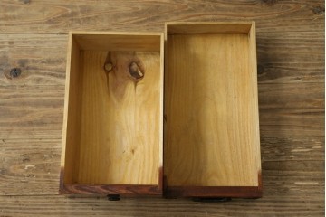 和製アンティーク　大正から昭和初期　米沢箪笥　前面欅(ケヤキ)材　重厚な金具と多彩な収納を備えた小箪笥　(R-089433)