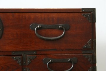 和製アンティーク　大正から昭和初期　米沢箪笥　前面欅(ケヤキ)材　重厚な金具と多彩な収納を備えた小箪笥　(R-089433)