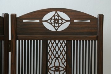 中古　美品　黒檀　透かし彫りと梅花の意匠が美しい彫刻入り4連衝立　(R-089435)
