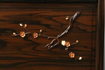 中古　美品　黒檀　透かし彫りと梅花の意匠が美しい彫刻入り4連衝立　(R-089435)