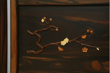 中古　美品　黒檀　透かし彫りと梅花の意匠が美しい彫刻入り4連衝立　(R-089435)
