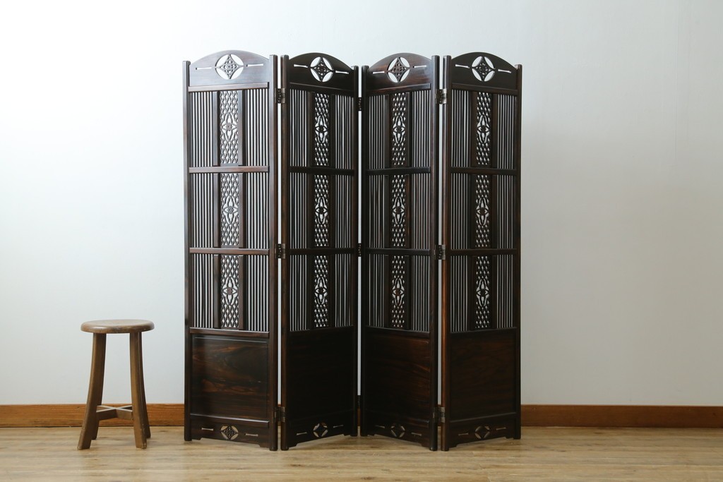 中古　美品　黒檀　透かし彫りと梅花の意匠が美しい彫刻入り4連衝立　(R-089435)