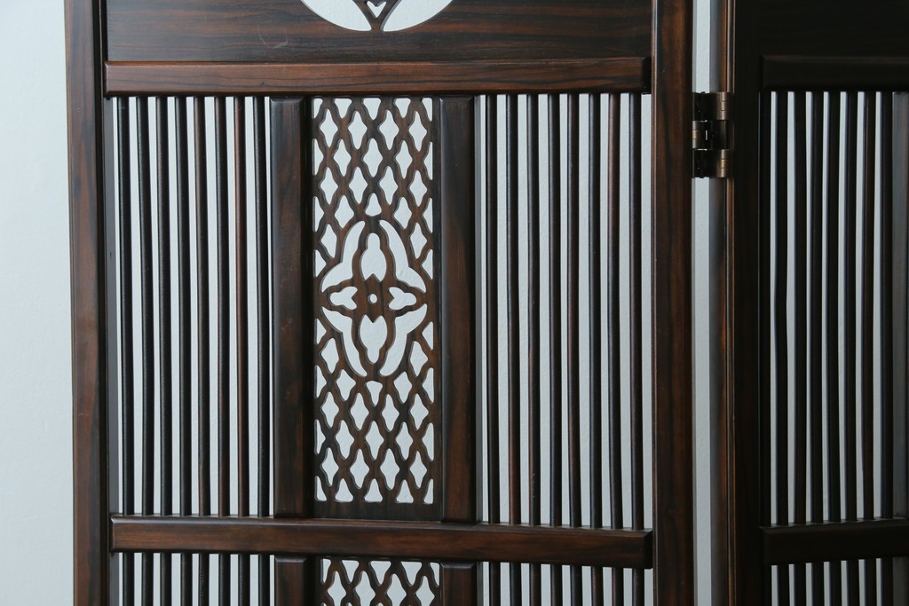 中古　美品　黒檀　透かし彫りと梅花の意匠が美しい彫刻入り4連衝立　(R-089435)