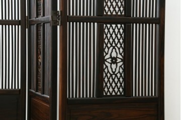 中古　美品　黒檀　透かし彫りと梅花の意匠が美しい彫刻入り4連衝立　(R-089435)