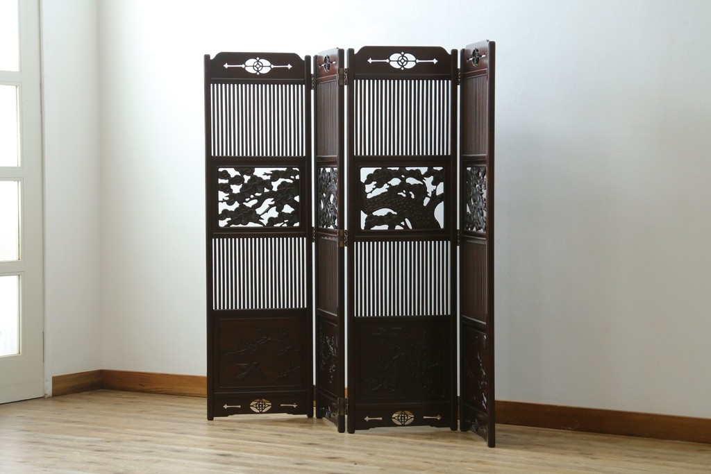 中古　美品　花梨(カリン)材　松竹梅の彫刻を楽しめる4連衝立　(R-089436)