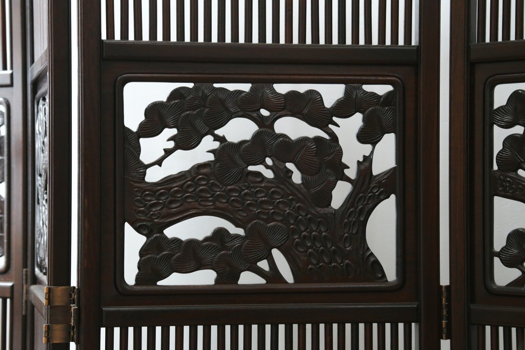 中古　美品　花梨(カリン)材　松竹梅の彫刻を楽しめる4連衝立　(R-089436)