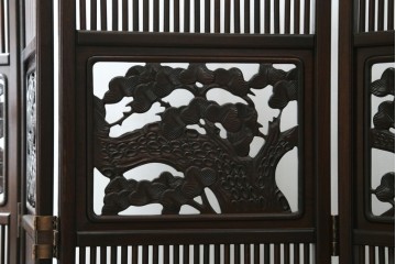 中古　美品　花梨(カリン)材　松竹梅の彫刻を楽しめる4連衝立　(R-089436)
