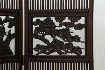 中古　美品　花梨(カリン)材　松竹梅の彫刻を楽しめる4連衝立　(R-089436)
