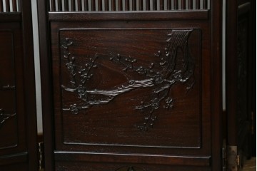 中古　美品　花梨(カリン)材　松竹梅の彫刻を楽しめる4連衝立　(R-089436)