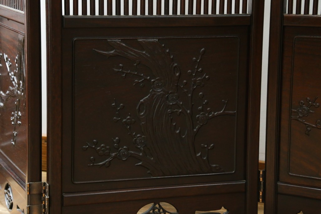 中古　美品　花梨(カリン)材　松竹梅の彫刻を楽しめる4連衝立　(R-089436)