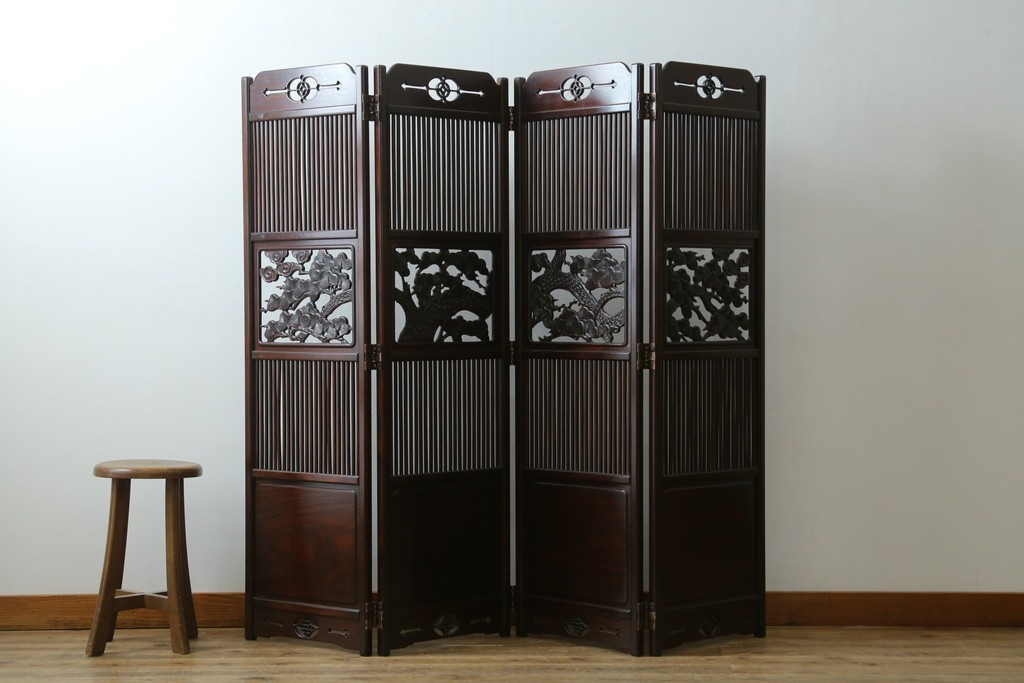 中古　美品　花梨(カリン)材　松竹梅の彫刻を楽しめる4連衝立　(R-089436)