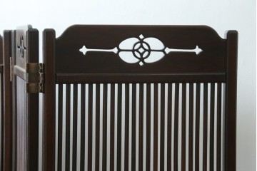 中古　美品　花梨(カリン)材　松竹梅の彫刻を楽しめる4連衝立　(R-089436)