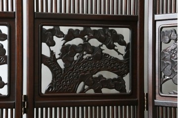中古　美品　花梨(カリン)材　松竹梅の彫刻を楽しめる4連衝立　(R-089436)