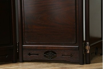 中古　美品　花梨(カリン)材　松竹梅の彫刻を楽しめる4連衝立　(R-089436)