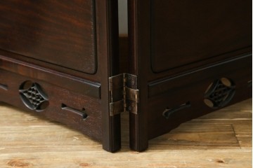中古　美品　花梨(カリン)材　松竹梅の彫刻を楽しめる4連衝立　(R-089436)