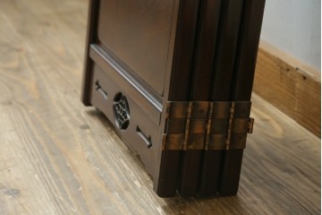 中古　美品　花梨(カリン)材　松竹梅の彫刻を楽しめる4連衝立　(R-089436)