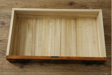 中古　上手物　仙台民芸箪笥(仙台箪笥)　本漆塗り　重厚な金具が目を引く衣装箪笥　定価約68万円　(R-089438)