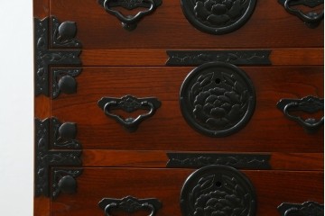 中古　上手物　仙台民芸箪笥(仙台箪笥)　本漆塗り　重厚な金具が目を引く衣装箪笥　定価約68万円　(R-089438)