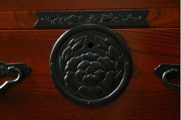 中古　上手物　仙台民芸箪笥(仙台箪笥)　本漆塗り　重厚な金具が目を引く衣装箪笥　定価約68万円　(R-089438)