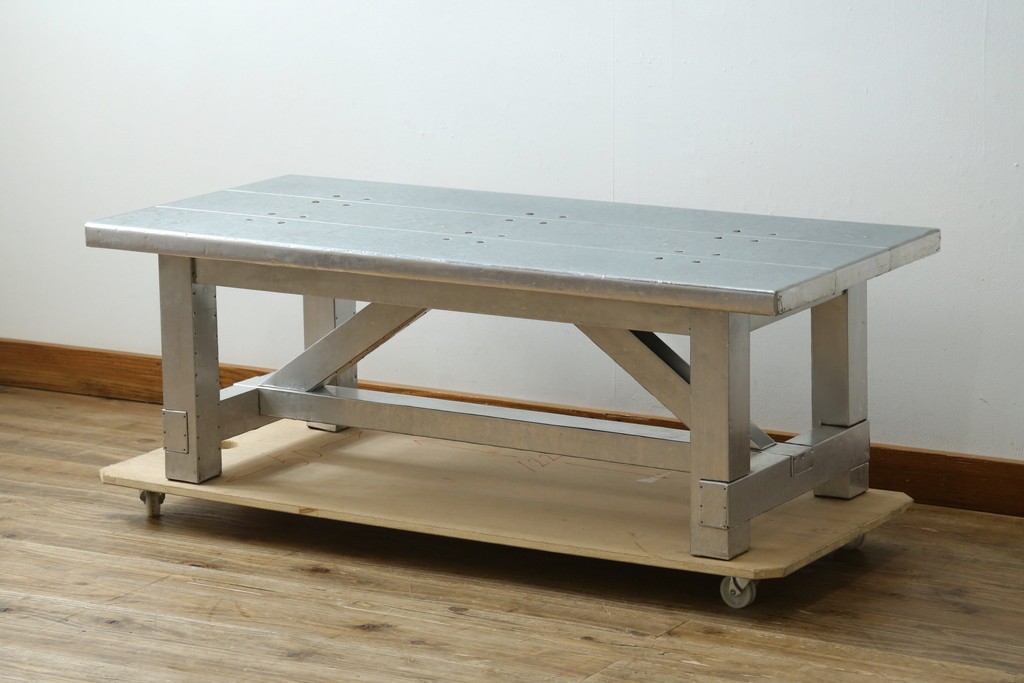 中古　HALO(ハロ)　HALO BOSTON COFFEE TABLE 1200　無骨なアルミの質感が魅力のローテーブル　定価約18万円　(R-089439)