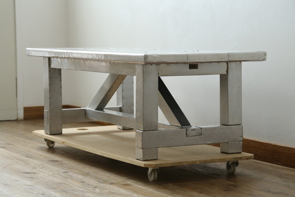 中古　HALO(ハロ)　HALO BOSTON COFFEE TABLE 1200　無骨なアルミの質感が魅力のローテーブル　定価約18万円　(R-089439)