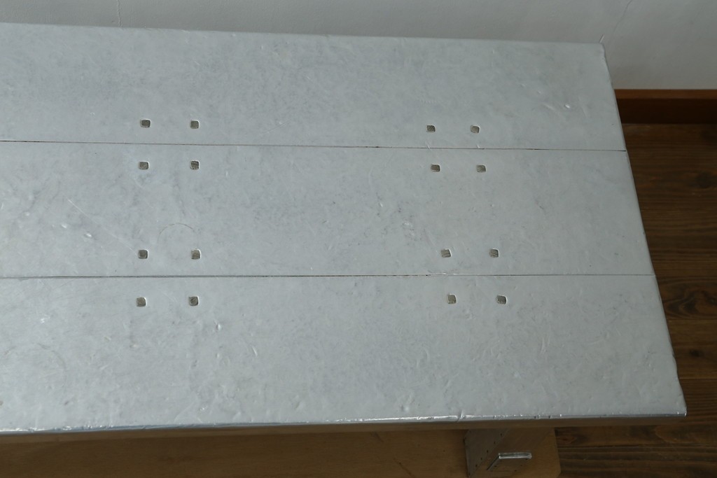 中古　HALO(ハロ)　HALO BOSTON COFFEE TABLE 1200　無骨なアルミの質感が魅力のローテーブル　定価約18万円　(R-089439)