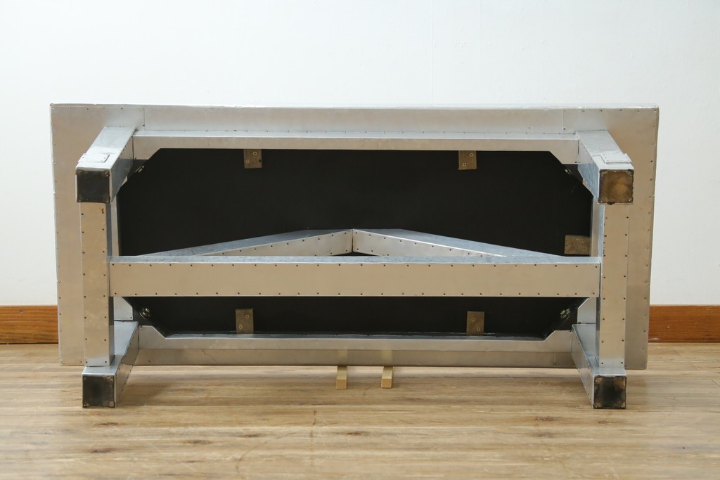 中古　HALO(ハロ)　HALO BOSTON COFFEE TABLE 1200　無骨なアルミの質感が魅力のローテーブル　定価約18万円　(R-089439)