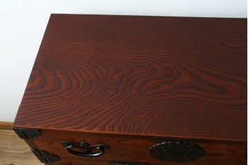 中古　美品　伝統民芸家具　岩谷堂箪笥　唐獅子金具を大胆に配した車箪笥　(R-089440)