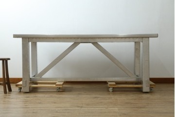 中古　HALO(ハロ)　BOSTON DINING TABLE(ボストンダイニングテーブル)　アルミニウムの重厚な風合いが魅力のダイニングテーブル　定価約27万円　(R-089442)