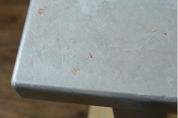 中古　HALO(ハロ)　BOSTON DINING TABLE(ボストンダイニングテーブル)　アルミニウムの重厚な風合いが魅力のダイニングテーブル　定価約27万円　(R-089442)