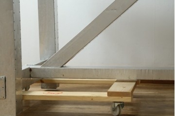 中古　HALO(ハロ)　BOSTON DINING TABLE(ボストンダイニングテーブル)　アルミニウムの重厚な風合いが魅力のダイニングテーブル　定価約27万円　(R-089442)