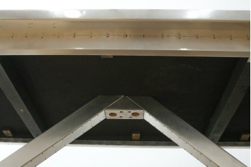 中古　HALO(ハロ)　BOSTON DINING TABLE(ボストンダイニングテーブル)　アルミニウムの重厚な風合いが魅力のダイニングテーブル　定価約27万円　(R-089442)