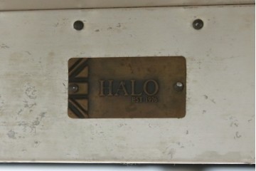 中古　HALO(ハロ)　BOSTON DINING TABLE(ボストンダイニングテーブル)　アルミニウムの重厚な風合いが魅力のダイニングテーブル　定価約27万円　(R-089442)