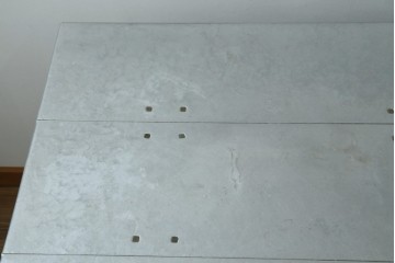 中古　HALO(ハロ)　BOSTON DINING TABLE(ボストンダイニングテーブル)　アルミニウムの重厚な風合いが魅力のダイニングテーブル　定価約27万円　(R-089442)