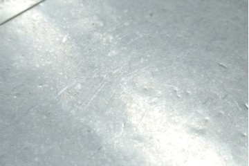 中古　HALO(ハロ)　BOSTON DINING TABLE(ボストンダイニングテーブル)　アルミニウムの重厚な風合いが魅力のダイニングテーブル　定価約27万円　(R-089442)