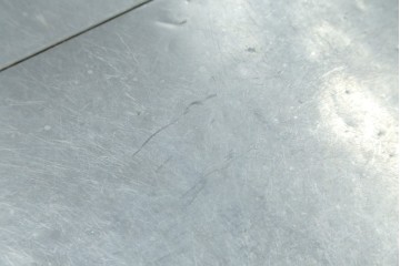 中古　HALO(ハロ)　BOSTON DINING TABLE(ボストンダイニングテーブル)　アルミニウムの重厚な風合いが魅力のダイニングテーブル　定価約27万円　(R-089442)