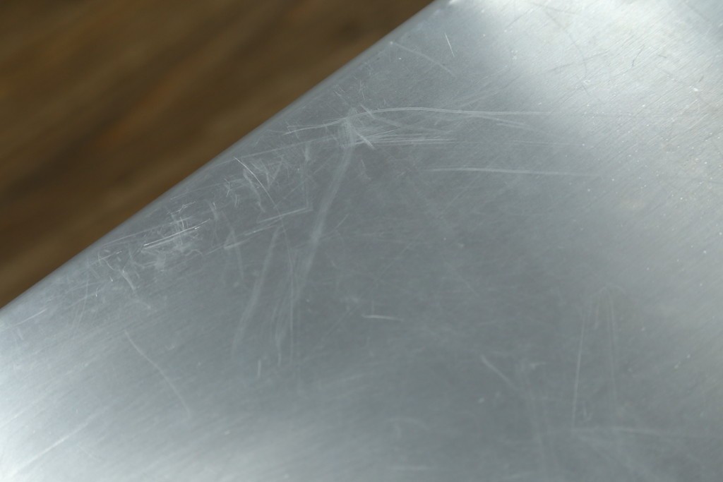 中古　HALO(ハロ)　BOSTON DINING TABLE(ボストンダイニングテーブル)　アルミニウムの重厚な風合いが魅力のダイニングテーブル　定価約27万円　(R-089442)