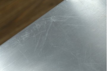 中古　HALO(ハロ)　BOSTON DINING TABLE(ボストンダイニングテーブル)　アルミニウムの重厚な風合いが魅力のダイニングテーブル　定価約27万円　(R-089442)