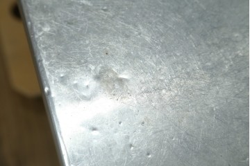 中古　HALO(ハロ)　BOSTON DINING TABLE(ボストンダイニングテーブル)　アルミニウムの重厚な風合いが魅力のダイニングテーブル　定価約27万円　(R-089442)